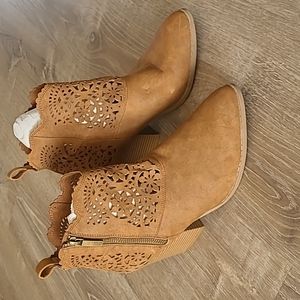 Zip up floral lazer cut design 3" heel ankle boots